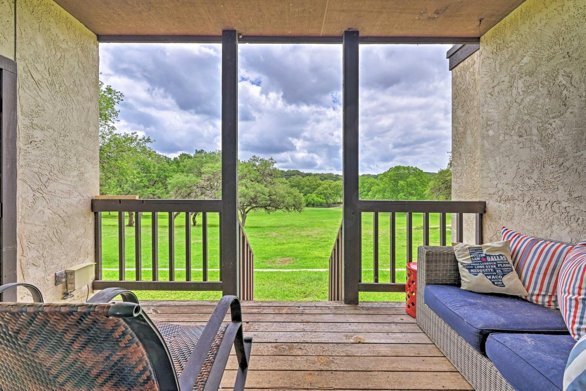 Modern Lakeside Golf Course Retreat With Deck! 峡谷湖 外观 照片