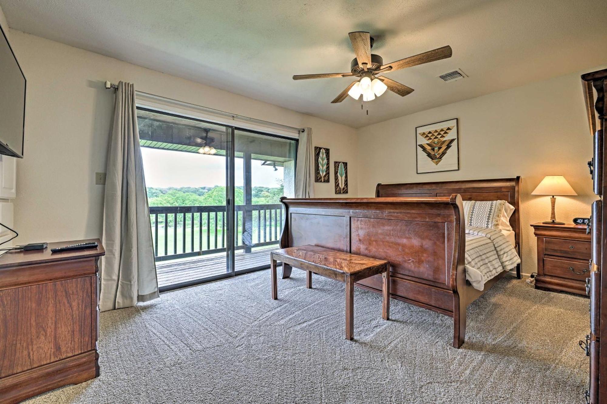 Modern Lakeside Golf Course Retreat With Deck! 峡谷湖 外观 照片
